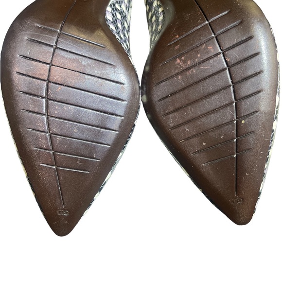 COLE HAAN GRAND OS LEATHER PUMPS IN BLACK/WHITE - Pre owned/ good condition. - Picture 5 of 5